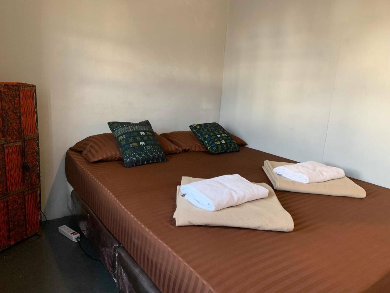 J Giant Hostel Chiang Mai Exterior photo