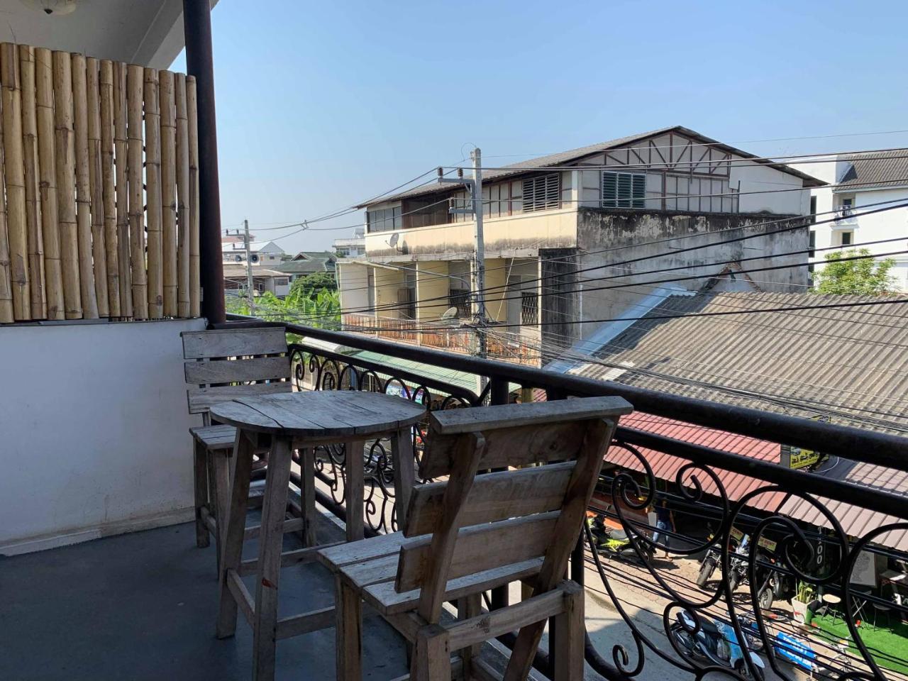 J Giant Hostel Chiang Mai Exterior photo