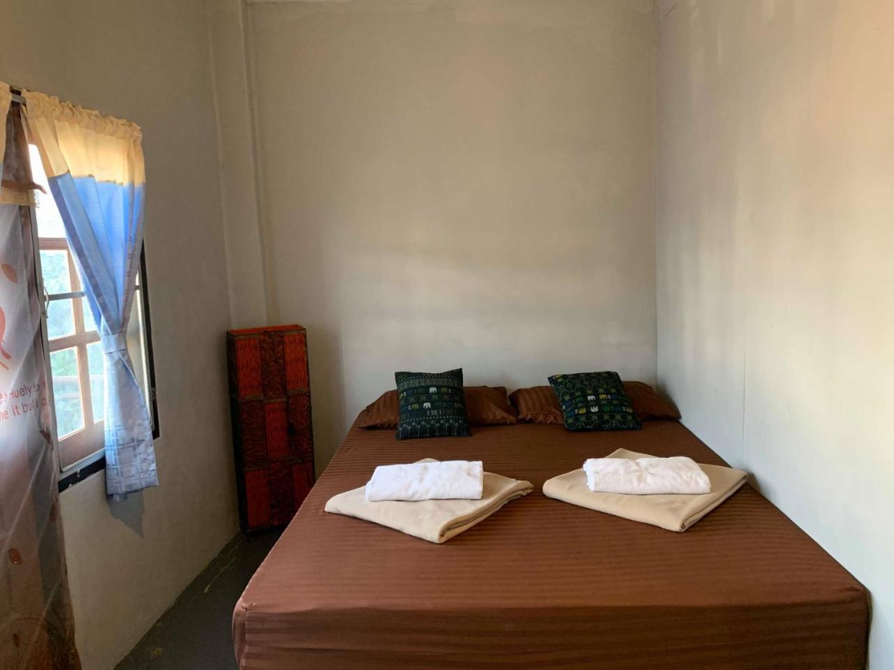 J Giant Hostel Chiang Mai Exterior photo
